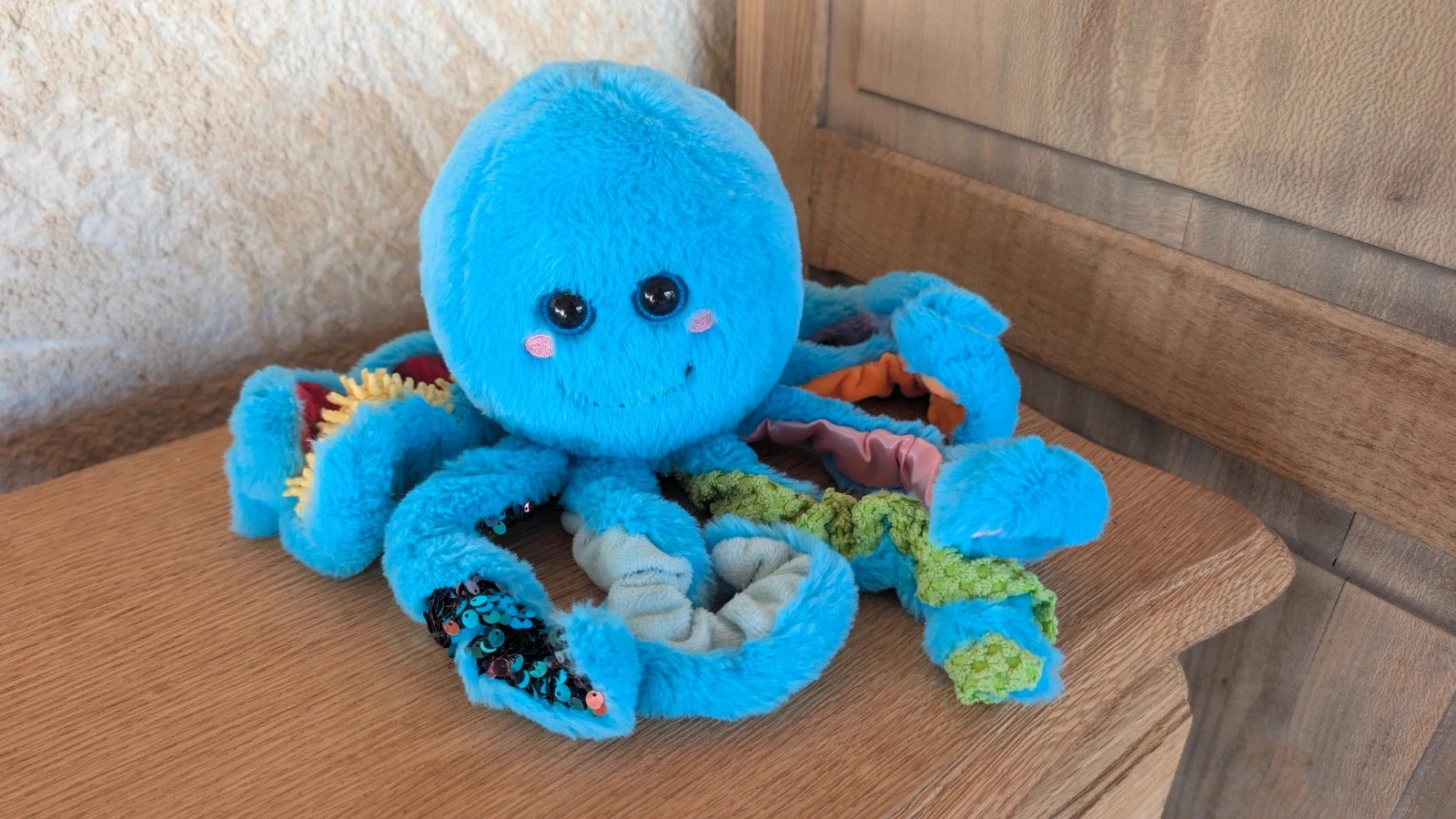 peluche pieuvre eveil sensorielle omuyasi bleu multi matieres 20 cm